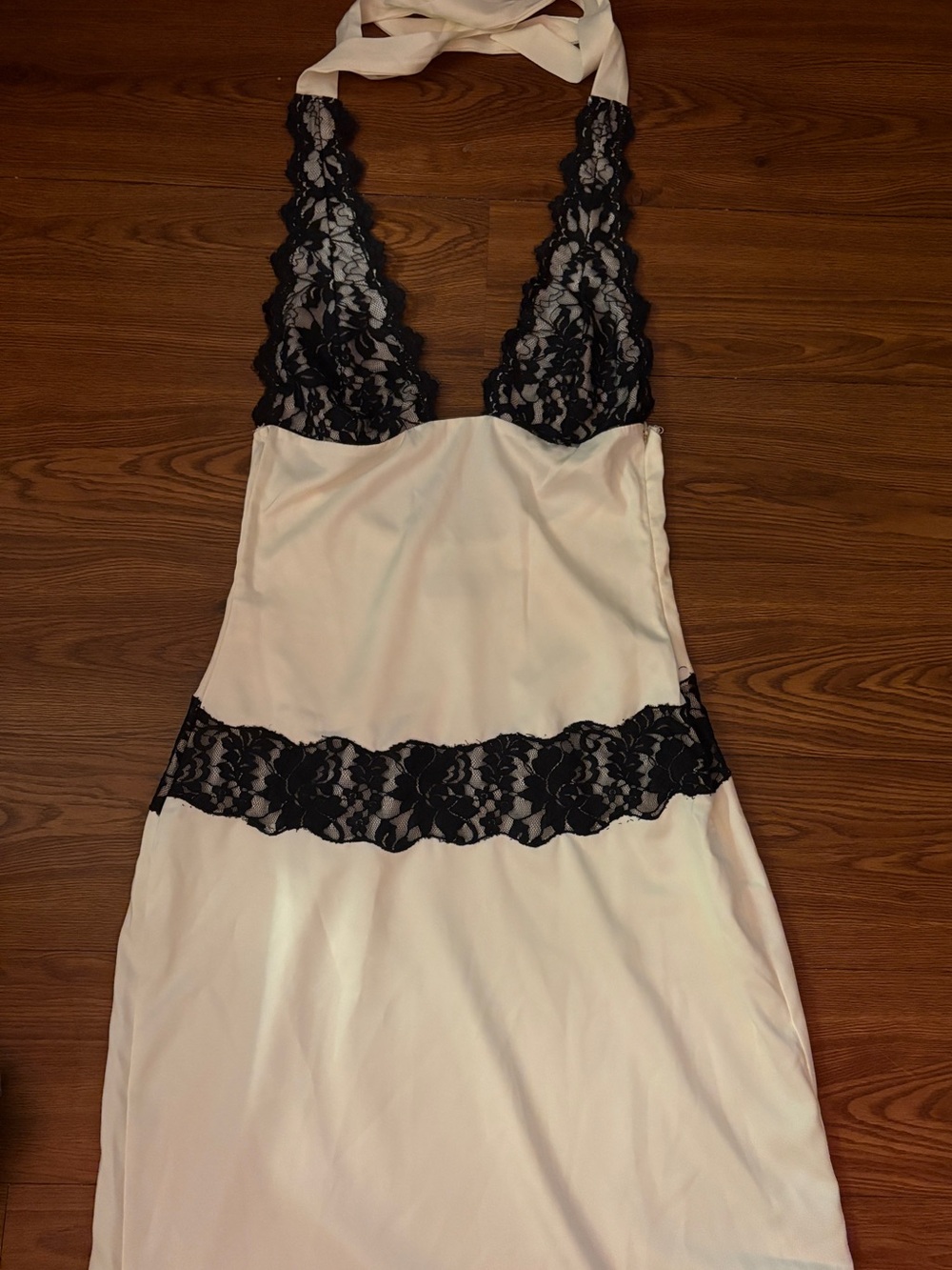 White fox midi dress🖤